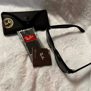 RayBan wayfarer 2132. NWOT, case, lens wipe and book. Size 55 frame.